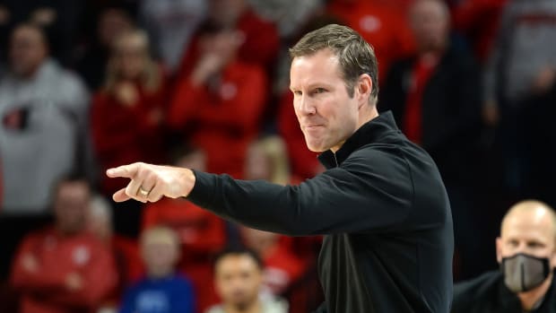 Fred Hoiberg vs Ohio State MBB 2022.01.02 USATSI_17445541